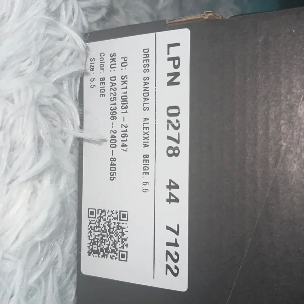 Beige high heels (new with box)
Size 5.5 US Women size - Picture 4 of 4
